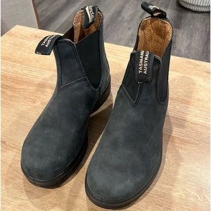 Like new Blundstones